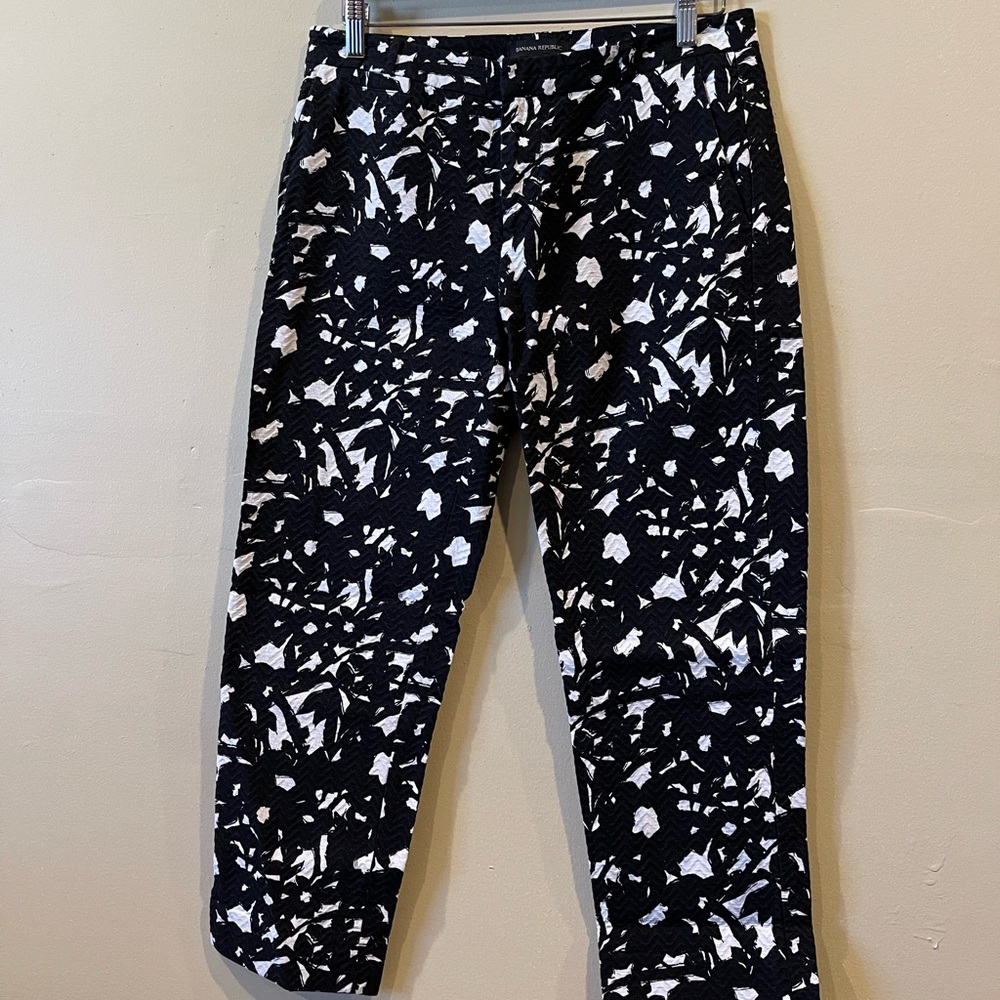 Black cropped pants